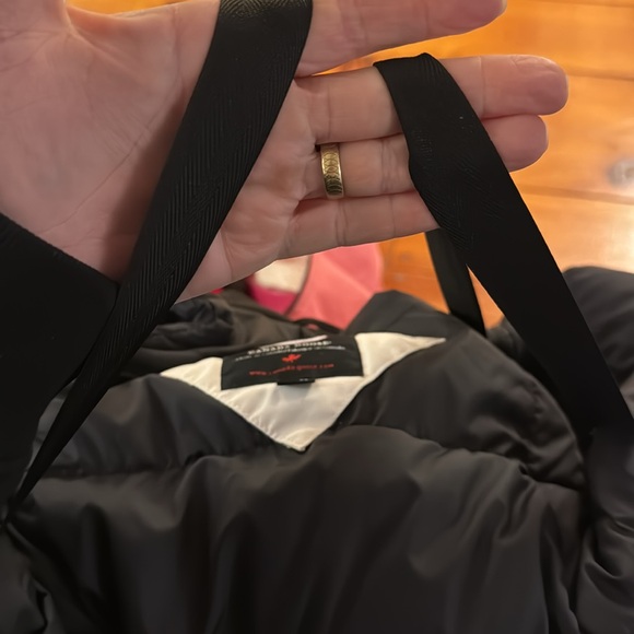 White Canada Goose Parka sz XS NEEDS CLEANING- see pics Coyote Fur detach hood - Picture 9 of 12